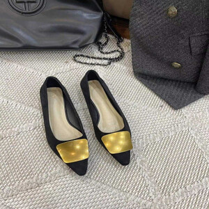 ‎ حذاء نسائي عصري باللون الأسود