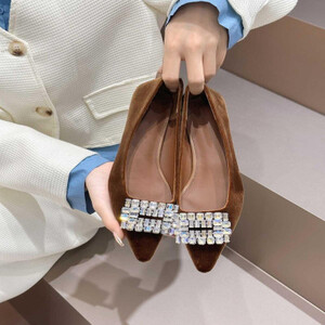 ‎ حذاء نسائي أنيق باللون البني