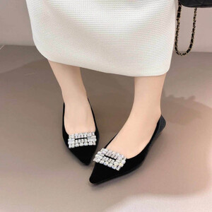 ‎ حذاء نسائي أنيق باللون الأسود