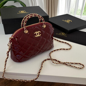 شنطة شانيل عنابي لامع صغير