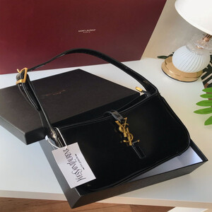 شنطة سان لوران اسود لامع