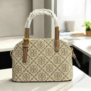 شنطة نسائية من ماركة توري بورش