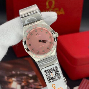 ساعة نسائيه فاخرة من ماركة أوميغا