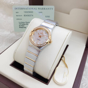 ساعه نسائية فاخرة من ماركة أوميغا