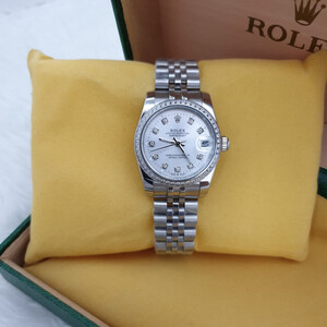 ساعة نسائية أنيقة من ماركة رولكس