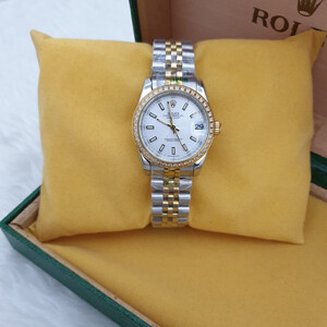 ساعه نسائية فاخرة من ماركة رولكس
