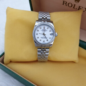 ساعة نسائية فاخرة من ماركة- رولكس